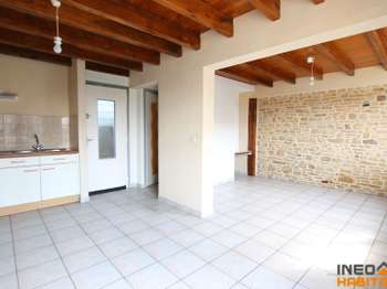 Location Appartement 3 piècesBourg-des-Comptes
