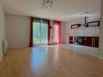 Location Appartement 3 piècesBourg-des-Comptes
