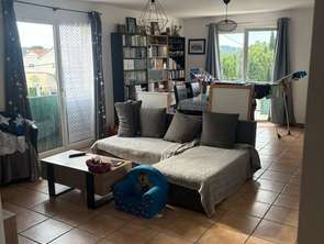 Location Appartement 4 piècesLa Fare-les-Oliviers