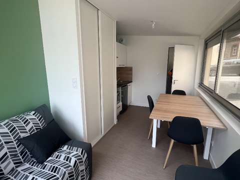 Location Studio 1 pièce Laval 53