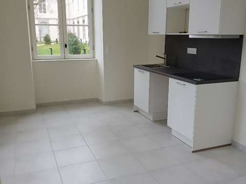 Location appartement 4 pièces Laval 53