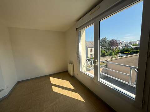 Location appartement 1 pièce Laval 53