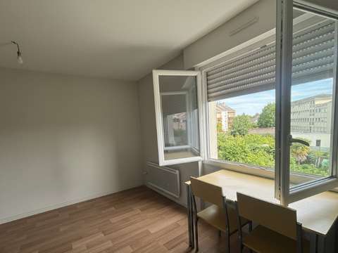 Location appartement 1 pièce Laval 53