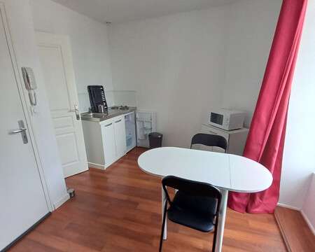 Location Studio 1 pièce Laval Centre-Ville Cathédrale 53