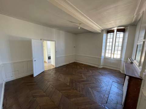 Location appartement 1 pièce Laval Centre-Ville Cathédrale 53