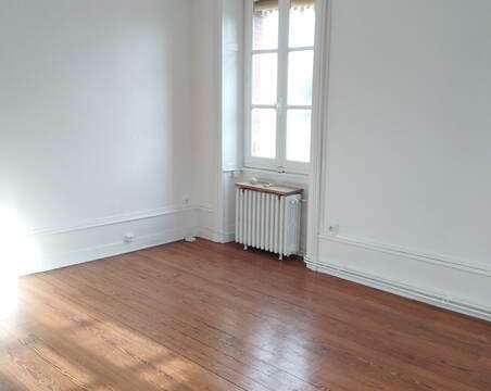 Location appartement 2 pièces Laval Centre-Ville Cathédrale 53