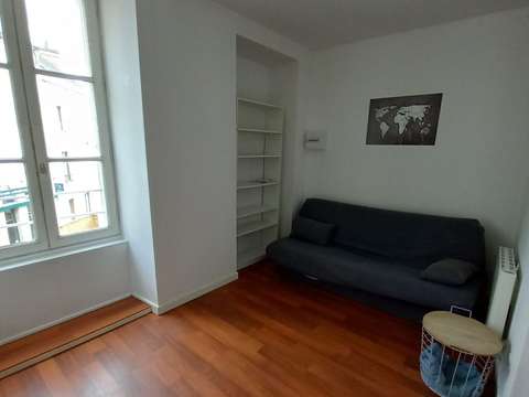 Location appartement 1 pièce Laval Centre-Ville Cathédrale 53