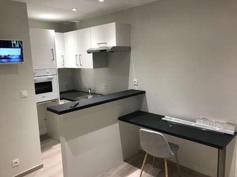 Location appartement 1 pièce Laval Centre-Ville Cathédrale 53