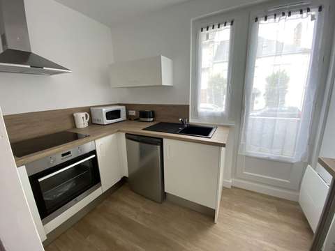 Location appartement 2 pièces Laval Centre-Ville Cathédrale 53