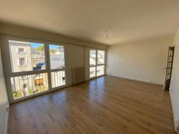 Location Appartement 2 piècesLaval Centre-Ville Cathédrale