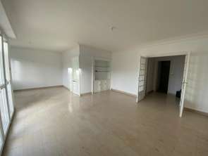 Location Appartement 4 piècesLaval Centre-Ville Préfecture