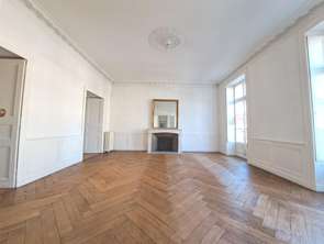 Location Appartement 5 piècesNantes Centre Ville
