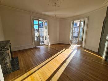 Location Appartement 4 piècesNantes Centre Ville