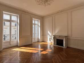 Location Appartement 2 piècesNantes Centre Ville