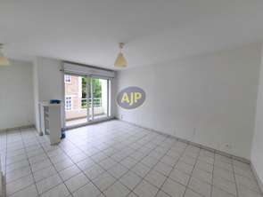 Location Appartement 2 piècesNantes Centre Ville