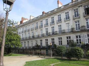 Location Appartement 5 piècesNantes Centre Ville