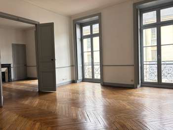 Location appartement 4 pièces Nantes Centre Ville 44