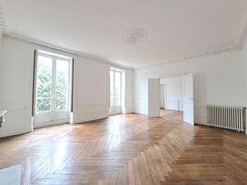 Location Appartement 4 piècesNantes Centre Ville