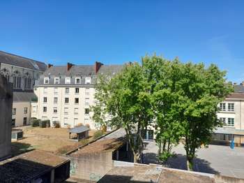 Location Appartement 5 piècesNantes Centre Ville