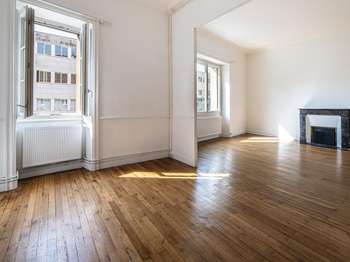 Location Appartement 5 piècesNantes Centre Ville