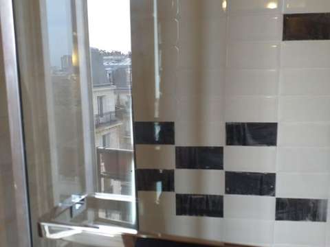 Location appartement 1 pièce Paris 18e 75