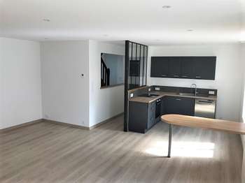 Location Appartement 4 piècesSaint-Brice-en-Cogles
