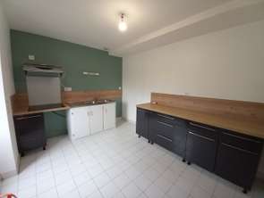 Location Appartement 3 piècesSaint-Cyr-le-Gravelais