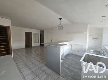 Location Appartement 3 piècesSaint-Julien-de-Peyrolas