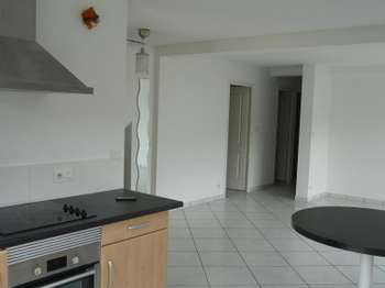 Location Appartement 3 piècesSaint-Nazaire-les-Eymes