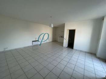 Location Appartement 3 piècesSaint-Pierre-Montlimart
