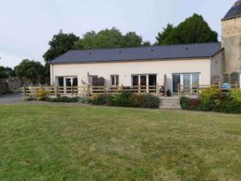 Location Appartement 3 piècesSainte-Suzanne-et-Chammes