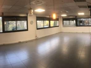 Location Bureaux et commerces 99 m&sup2;Aix-en-Provence