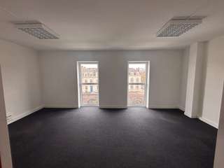 Bureaux et commerces 2 pièces