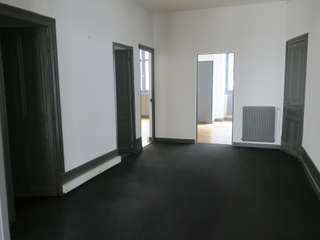 Bureaux et commerces 6 pièces