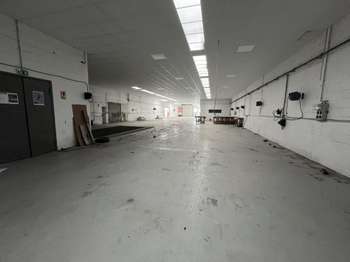 Location Bureaux et commerces 1175 m&sup2;Angers Saint-Serge