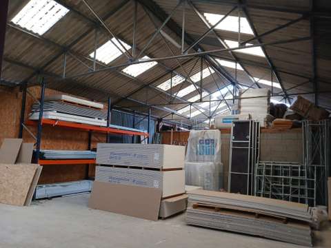 Bureaux et commerces Azé 53