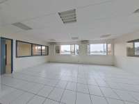Bureaux et commerces 6 pièces