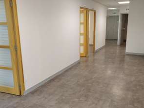 Location Bureaux et commerces 100 m&sup2;Bréal-sous-Montfort