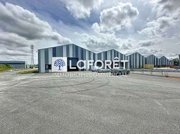 Location Bureaux et commerces 4000 m&sup2;Bressuire