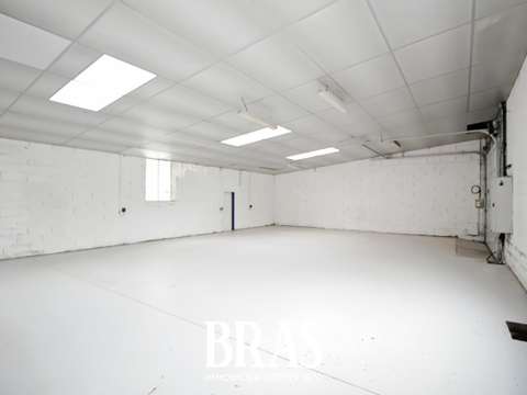 Bureaux et commerces 4 pièces