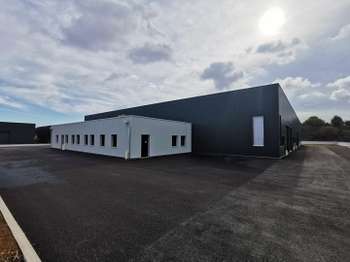 Location Bureaux et commerces 190 m&sup2;Castine-en-Plaine