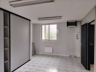 Bureaux et commerces 4 pièces