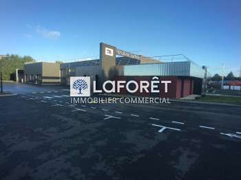 Location Bureaux et commerces 1162 m&sup2;Connerré