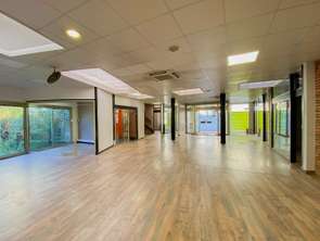 Location Bureaux et commerces 735 m&sup2;Flers