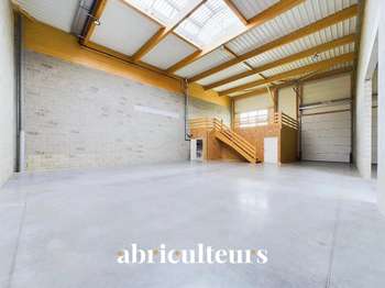 Location Bureaux et commerces 720 m&sup2;Gellainville
