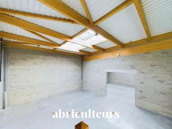 Location Bureaux et commerces 720 m&sup2;Gellainville