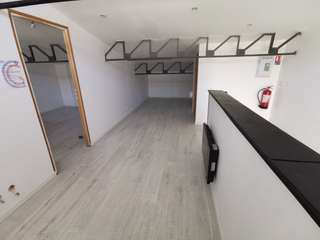 Bureaux et commerces 4 pièces