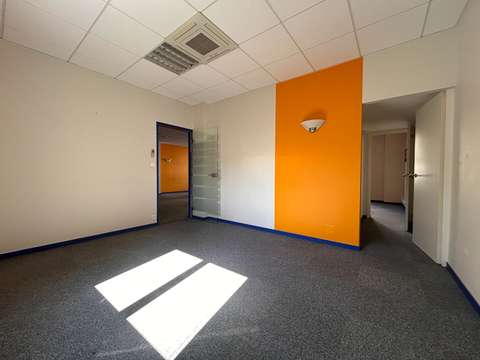 Bureaux et commerces 8 pièces