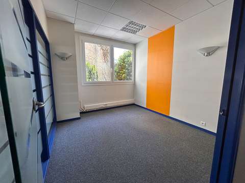 Bureaux et commerces 8 pièces