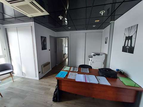 Bureaux et commerces 4 pièces Bureaux et commerces 4 pièces